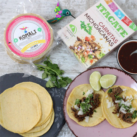 Komali Tortillas mit Carnitas Michoacanas und als Taco